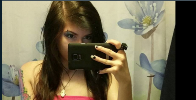Elle se fait renvoyer de l'école, car elle est habillée de façon inappropriée