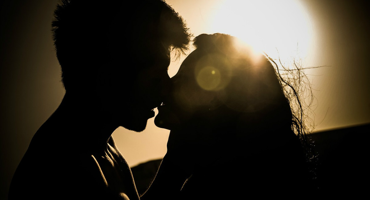 Les cinq endroits où les filles aiment le plus se faire toucher, selon 2302 femmes