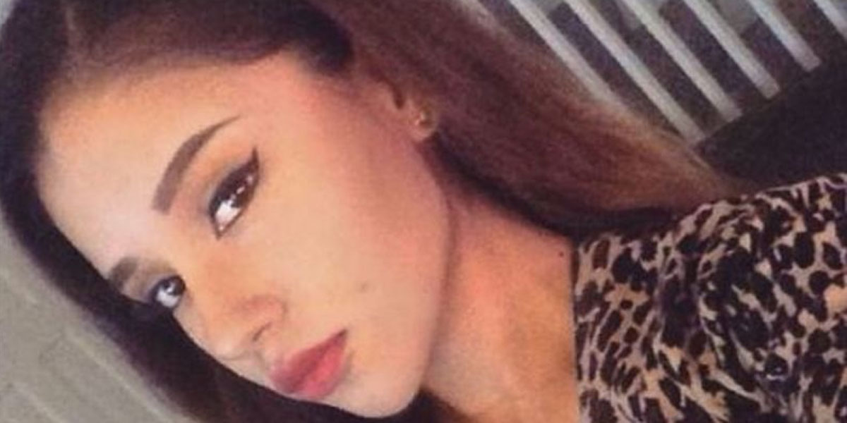 Cette fille ressemble vraiment à Ariana Grande, c'est malade!