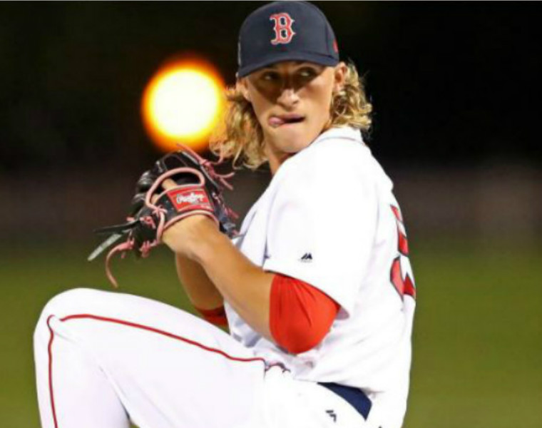 La blonde de ce joueur des White Sox est une vraie bombe!
