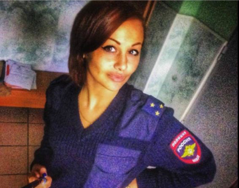 Cette policière n&#039;aurait pas dû publier une photo topless d&#039;elle