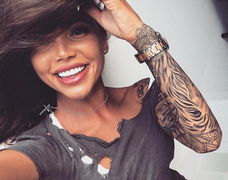 Mais qui est cette beauté au sourire ravageur ?