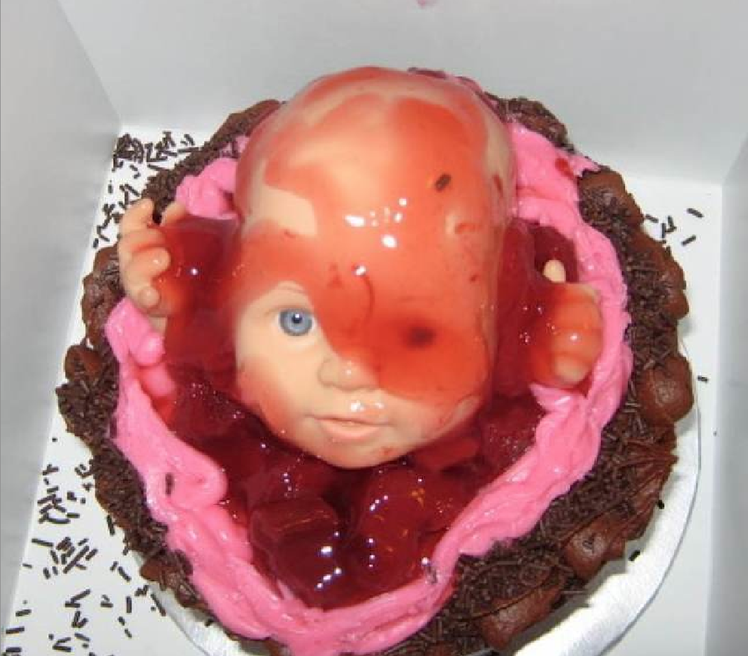 Родился ужасный ребенок. Торт в виде рождающегося ребенка.