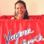 Vagina Booth: Ces femmes voient leurs parties intimes pour la première fois!