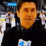 Cette fille chute sur la glace des Kings de Los Angeles, en direct à la télé!