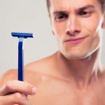 6 choses utiles que tout gars devrait savoir AVANT de raser son poil pubien