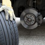 Cinq conseils pour changer de pneus sans stress