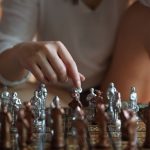 Je n’ai jamais cru que jouer aux échecs pouvait être SI osé